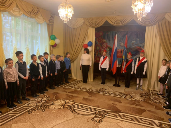 Церемония поднятия флага России в школах с 1 сентября 2022.