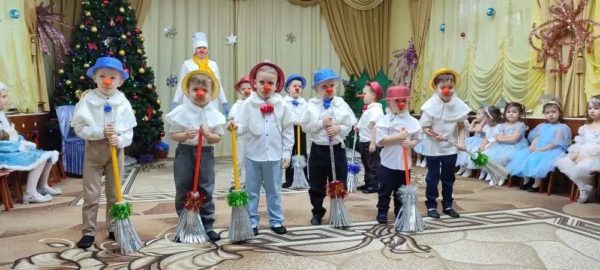 Новогодний праздник «Волшебная рукавичка»